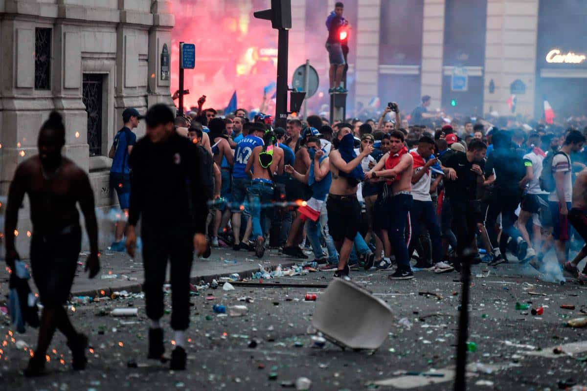 Copa del Mundo: las celebraciones en París se tornan violentas