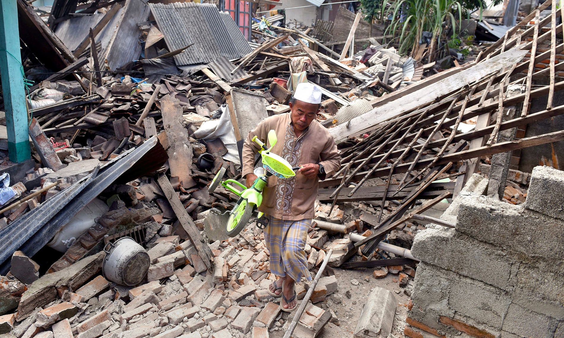 Terremoto en Lombok, Indonesia, noventa y ocho muertos