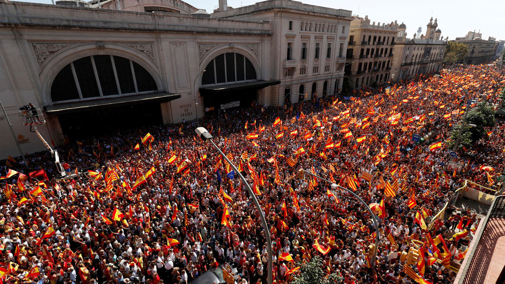 Miles de personas en Barcelona a favor de España
